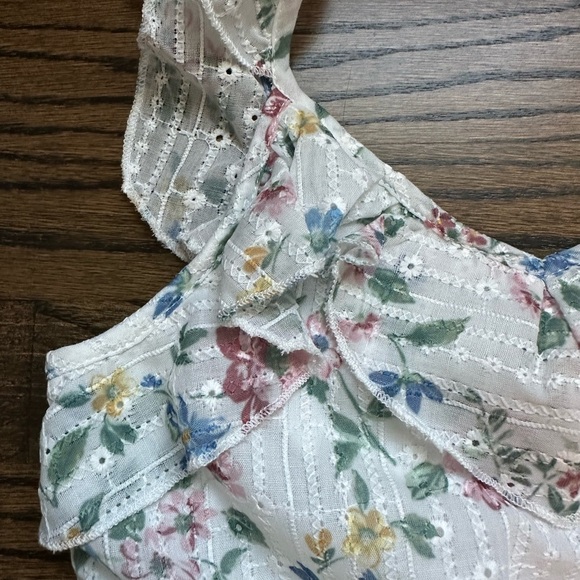 Beautiful Girls Floral Romper - lace and eyelet material - size 8 - Picture 4 of 8